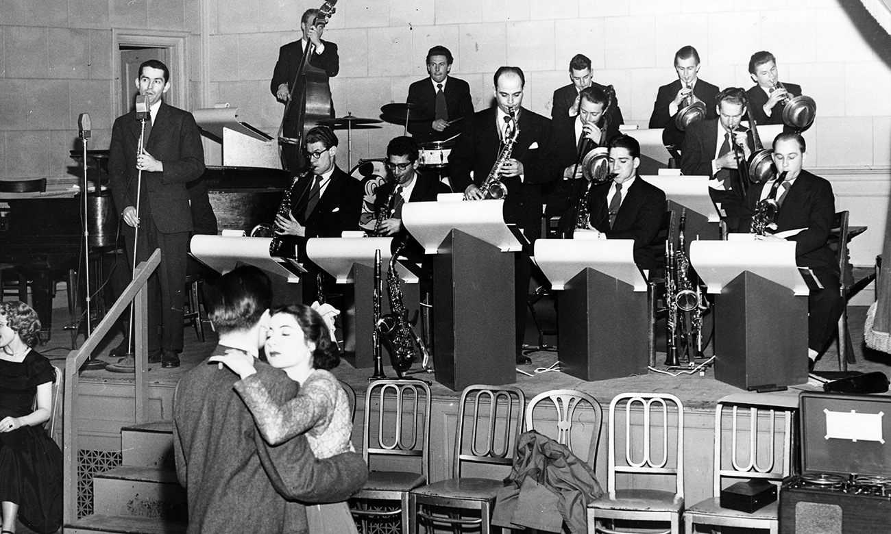 Joe Viola leads a Schillinger House orchestra at the Hotel Continental, Cambridge, in 1948.
